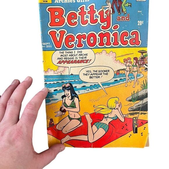 Archie's Girls Betty & Veronica #201 - Picture 1 of 3